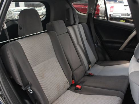 Used 2015 Toyota RAV4 LE AWD/4WD image 18