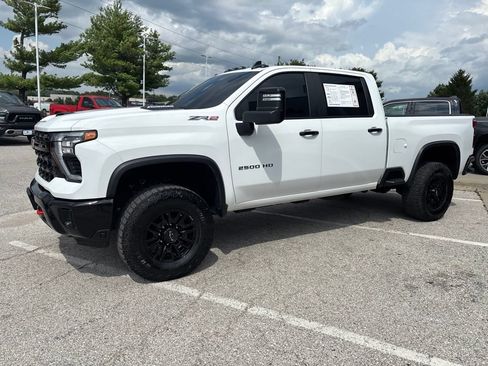 Used 2024 Chevrolet Silverado 2500 ZR2 w/ Technology Package AWD/4WD image 15