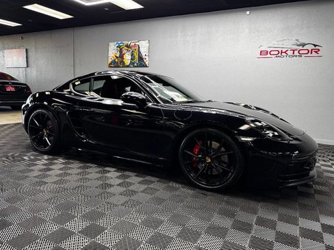 Used 2018 Porsche 718 Cayman GTS image 2
