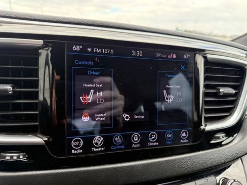 Used 2018 Chrysler Pacifica Touring-L Plus w/ S Appearance Package image 18