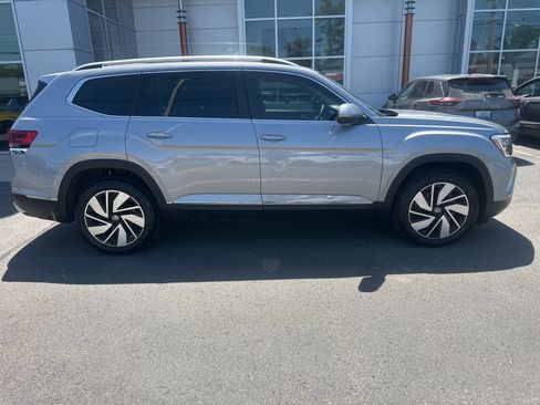 Used 2024 Volkswagen Atlas SEL AWD/4WD image 4