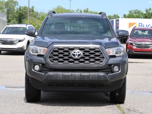 Used 2020 Toyota Tacoma TRD Off-Road w/ TRD Premium Off Road Package AWD/4WD image 5