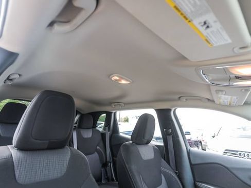 Used 2015 Jeep Cherokee Latitude w/ Comfort/Convenience Group AWD/4WD image 60