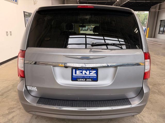 Used 2015 Chrysler Town & Country Touring-L w/ Driver Convenience Group FWD image 7
