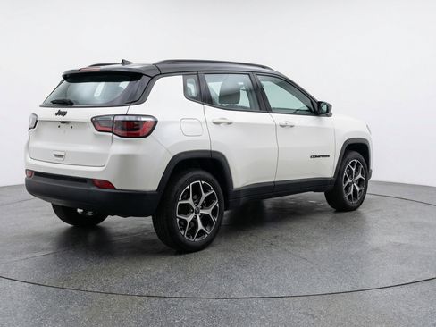 Used 2025 Jeep Compass Limited AWD/4WD image 9