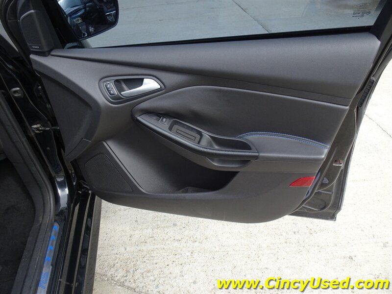 Used 2017 Ford Focus RS AWD/4WD image 38