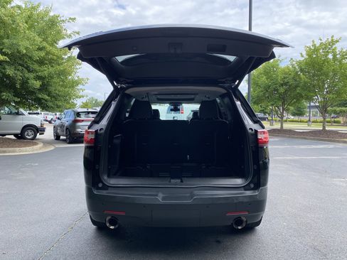 Used 2020 Chevrolet Traverse LT w/ LT Premium Package FWD image 11