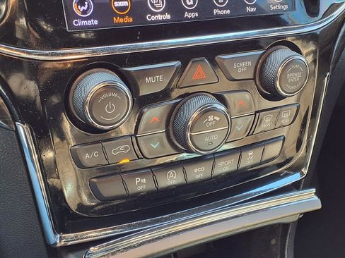 Used 2020 Jeep Grand Cherokee Altitude image 9