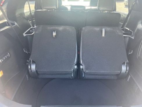 Used 2018 Ford Explorer Platinum image 19