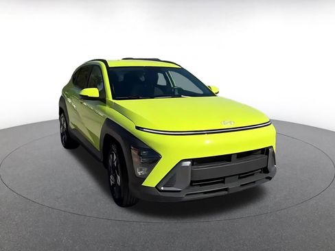 Used 2025 Hyundai Kona SEL image 3