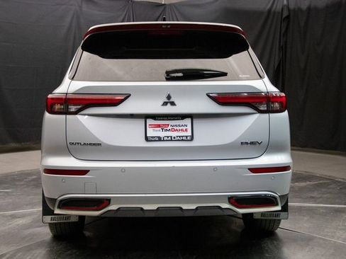 Used 2024 Mitsubishi Outlander SE image 13