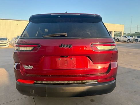 Used 2025 Jeep Grand Cherokee L Laredo RWD image 4