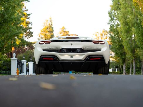 Used 2023 Ferrari 296 GTS RWD image 31