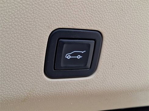 Certified 2022 Cadillac Escalade Premium Luxury w/ Performance Package image 27