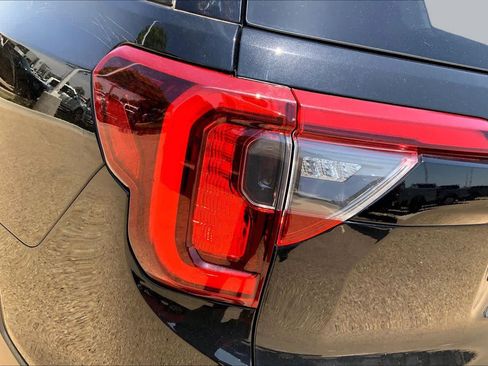 Used 2023 GMC Acadia SLT w/ Elevation Edition FWD image 32