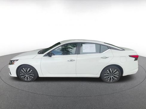 Used 2025 Nissan Altima 2.5 SV FWD image 7