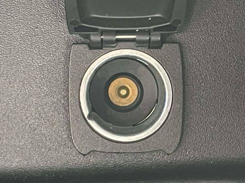 Used 2018 Chevrolet Equinox Premier FWD image 23