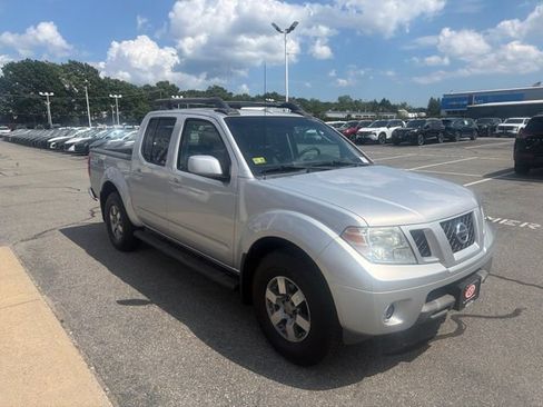 Used 2011 Nissan Frontier PRO-4X w/ Pro-4x Luxury Pkg AWD/4WD image 3