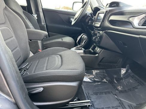 Used 2020 Jeep Renegade Latitude w/ Safety & Security Group II image 16