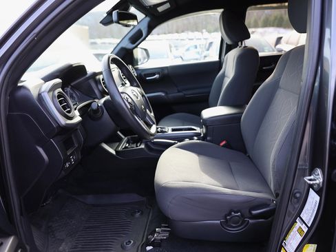 Used 2019 Toyota Tacoma TRD Sport image 17