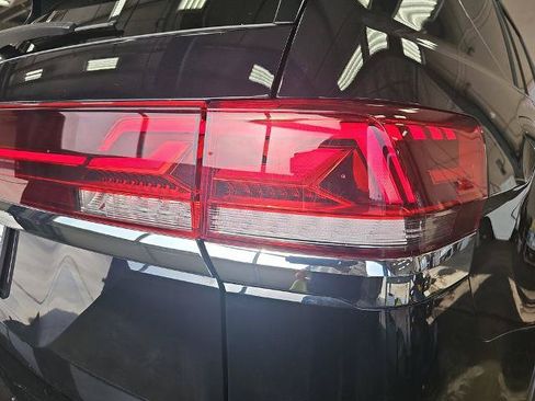 Used 2025 Volkswagen Atlas SE FWD image 33