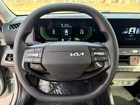 Used 2025 Kia K4 FWD image 13