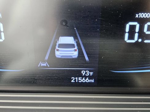 Certified 2023 Hyundai Venue SEL FWD image 25