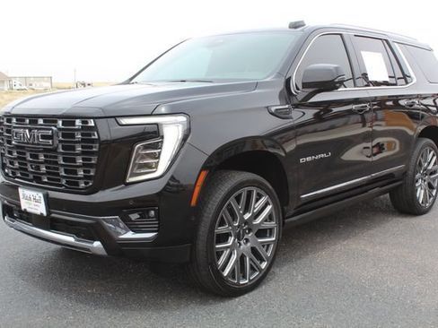 Used 2025 GMC Yukon Denali Ultimate w/ LPO, Floor Liner Package AWD/4WD image 10