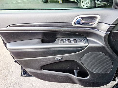 Used 2020 Jeep Grand Cherokee Limited w/ Luxury Group II image 21