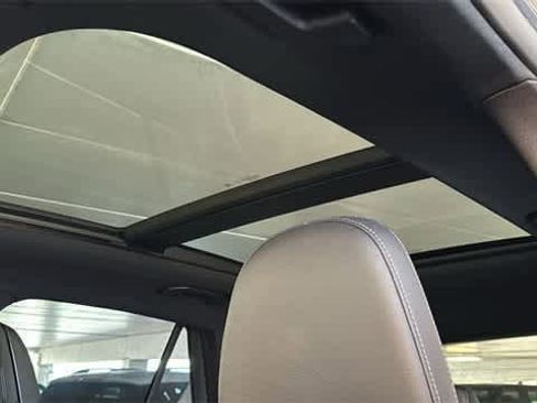 Used 2025 Mercedes-Benz GLC 300 4MATIC image 58