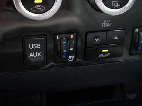 Used 2019 Toyota Sequoia Platinum AWD/4WD image 24