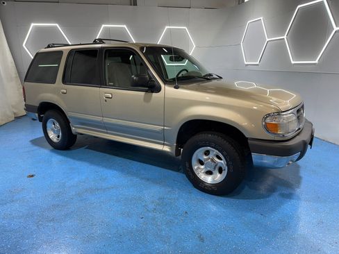 Used 1999 Ford Explorer 4WD 4-Door image 2