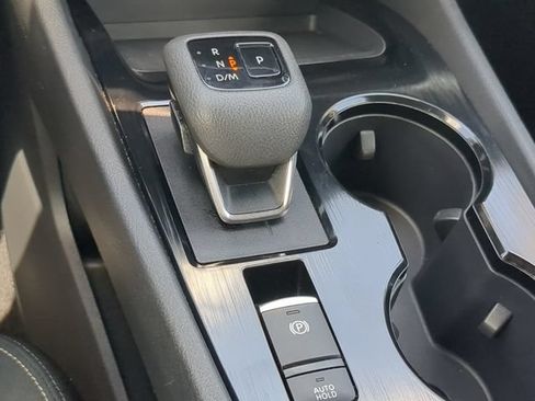 Used 2024 Nissan Rogue SV FWD image 27
