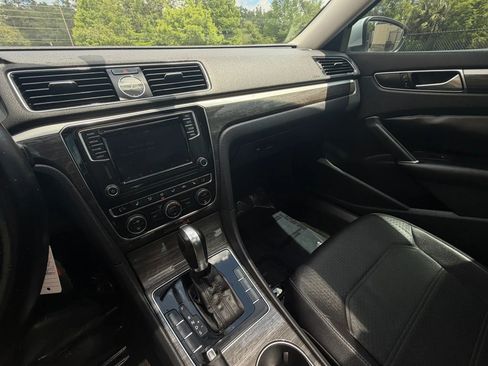 Used 2016 Volkswagen Passat 1.8T SE FWD image 22