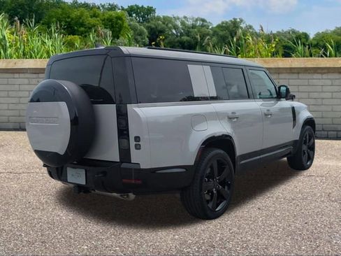 New 2026 Land Rover Defender 130 X-Dynamic SE AWD/4WD image 4