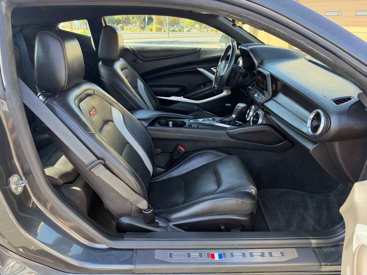 Used 2018 Chevrolet Camaro SS RWD image 22