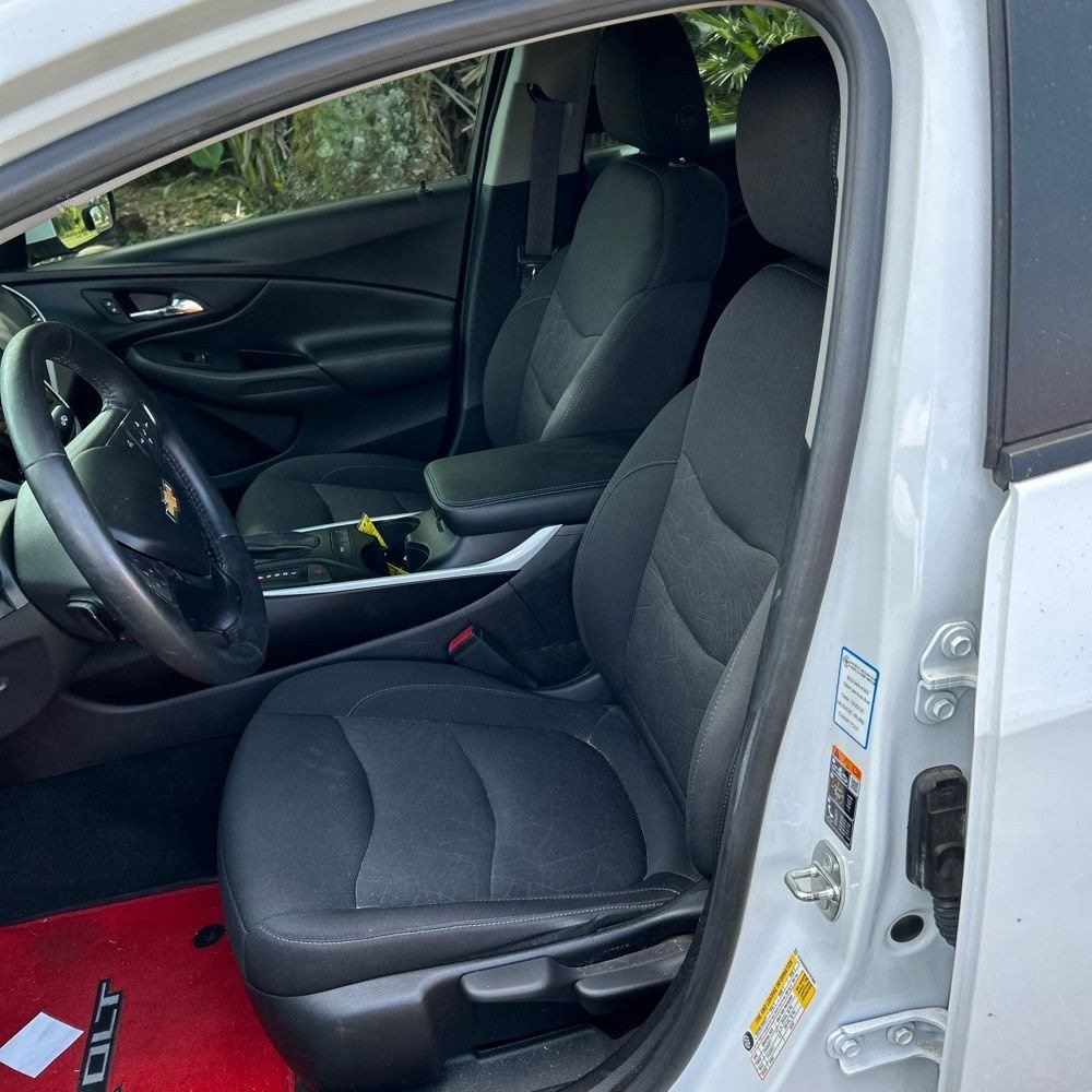 Used 2017 Chevrolet Volt LT FWD image 5
