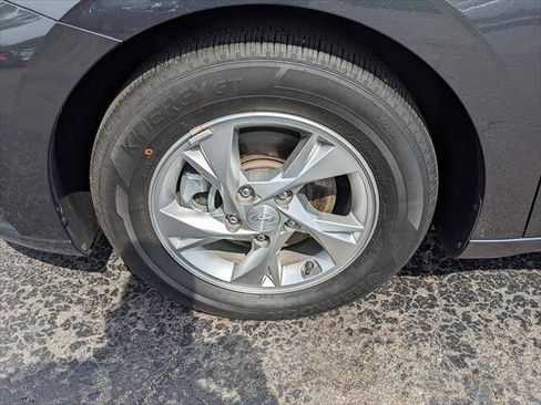 Used 2021 Hyundai Elantra SE FWD image 8