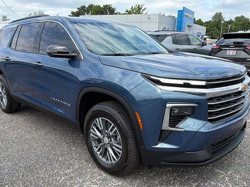 New 2026 Chevrolet Traverse LT FWD image 3