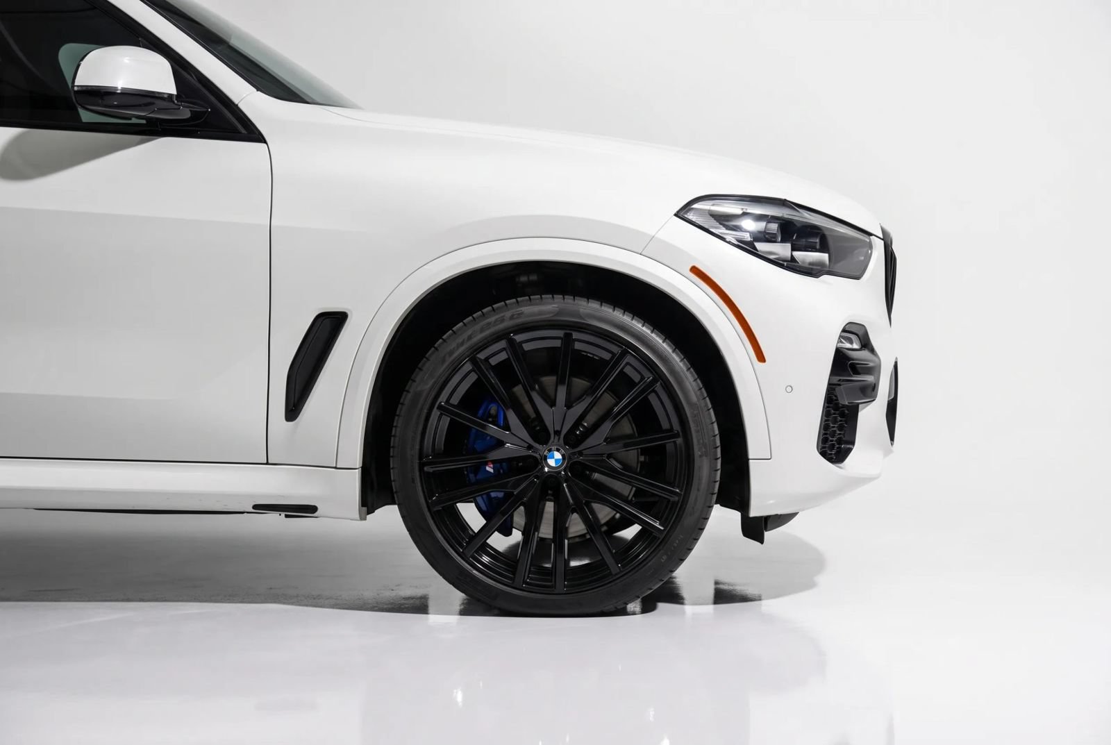 Used 2021 BMW X5 xDrive40i w/ M Sport Package AWD/4WD image 6