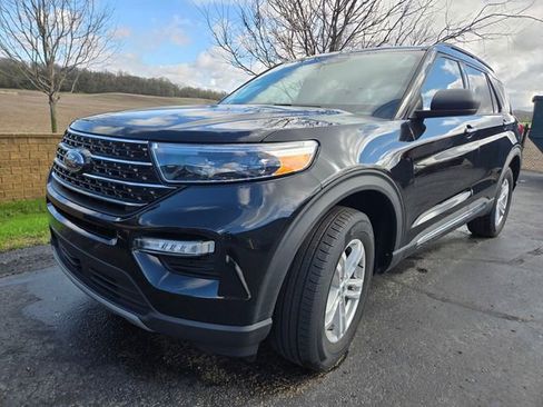 Used 2024 Ford Explorer XLT AWD/4WD image 3