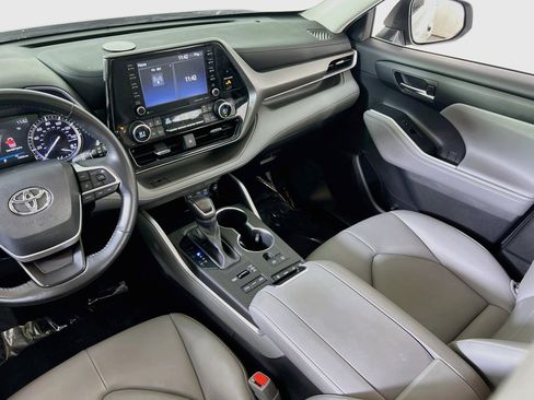 Used 2022 Toyota Highlander XLE image 23