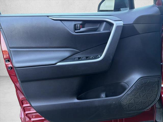 Used 2021 Toyota RAV4 LE AWD/4WD image 10