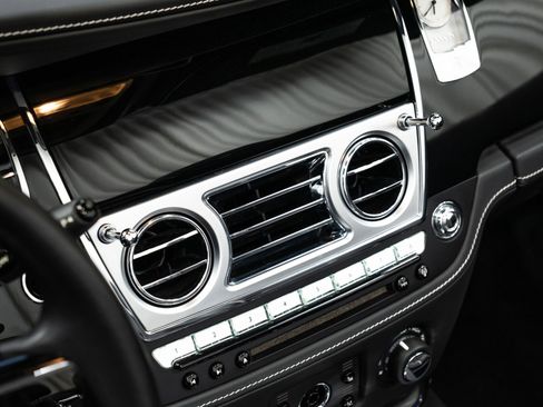 Used 2017 Rolls-Royce Dawn image 30