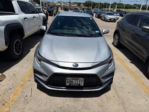 Used 2025 Toyota Corolla SE FWD image 2
