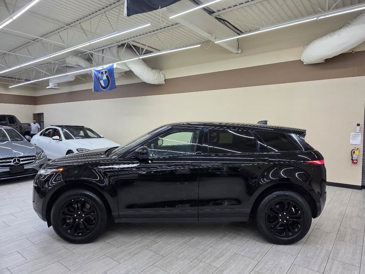 Used 2020 Land Rover Range Rover Evoque S AWD/4WD image 9