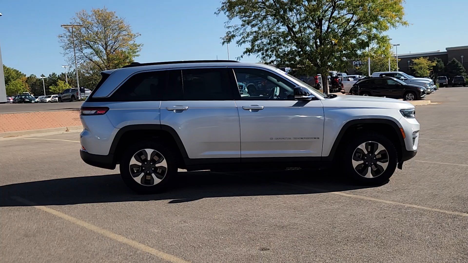 Used 2024 Jeep Grand Cherokee Limited 4xe AWD/4WD image 11
