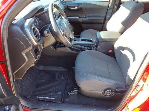 Used 2019 Toyota Tacoma TRD Sport image 6