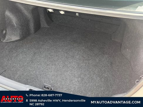 Used 2014 Toyota Camry L image 28