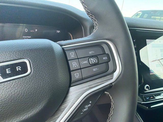 Used 2024 Jeep Wagoneer L Series III w/ Flexible Seating Group AWD/4WD image 24